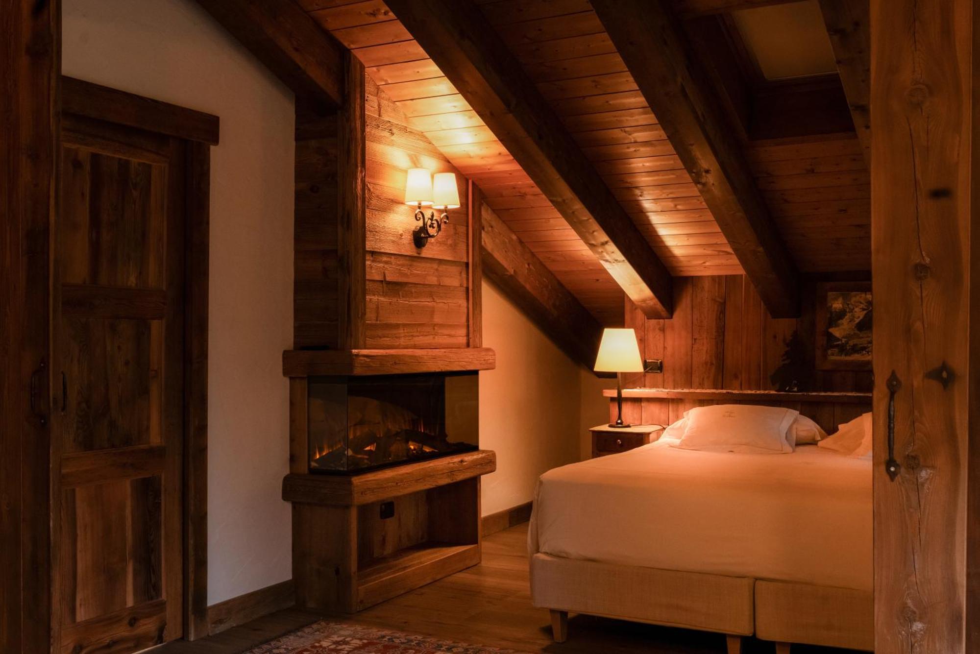 Auberge De La Maison Courmayeur Bagian luar foto