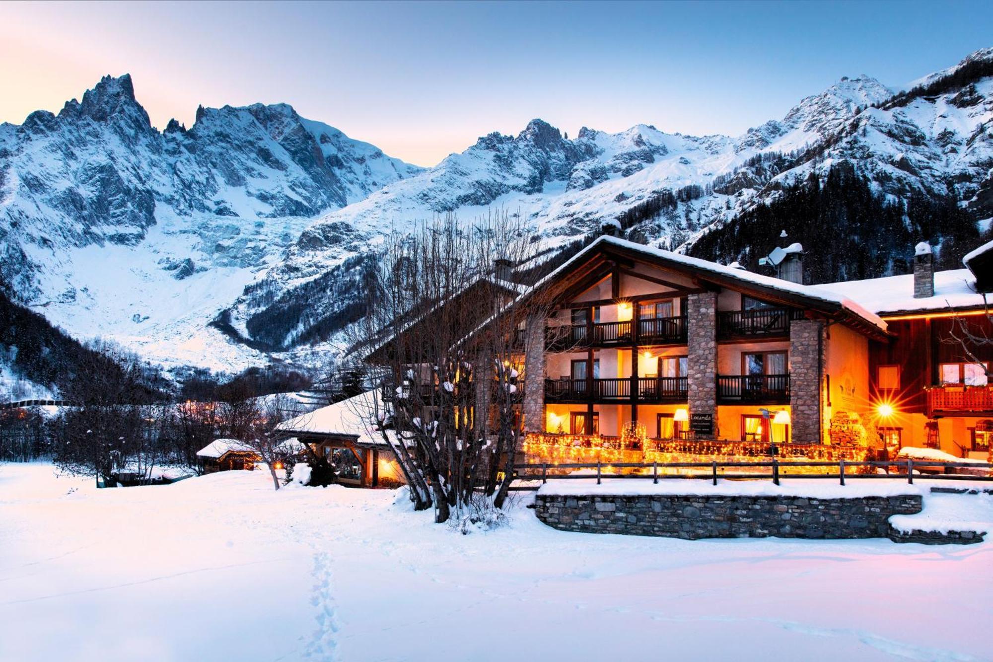 Auberge De La Maison Courmayeur Bagian luar foto