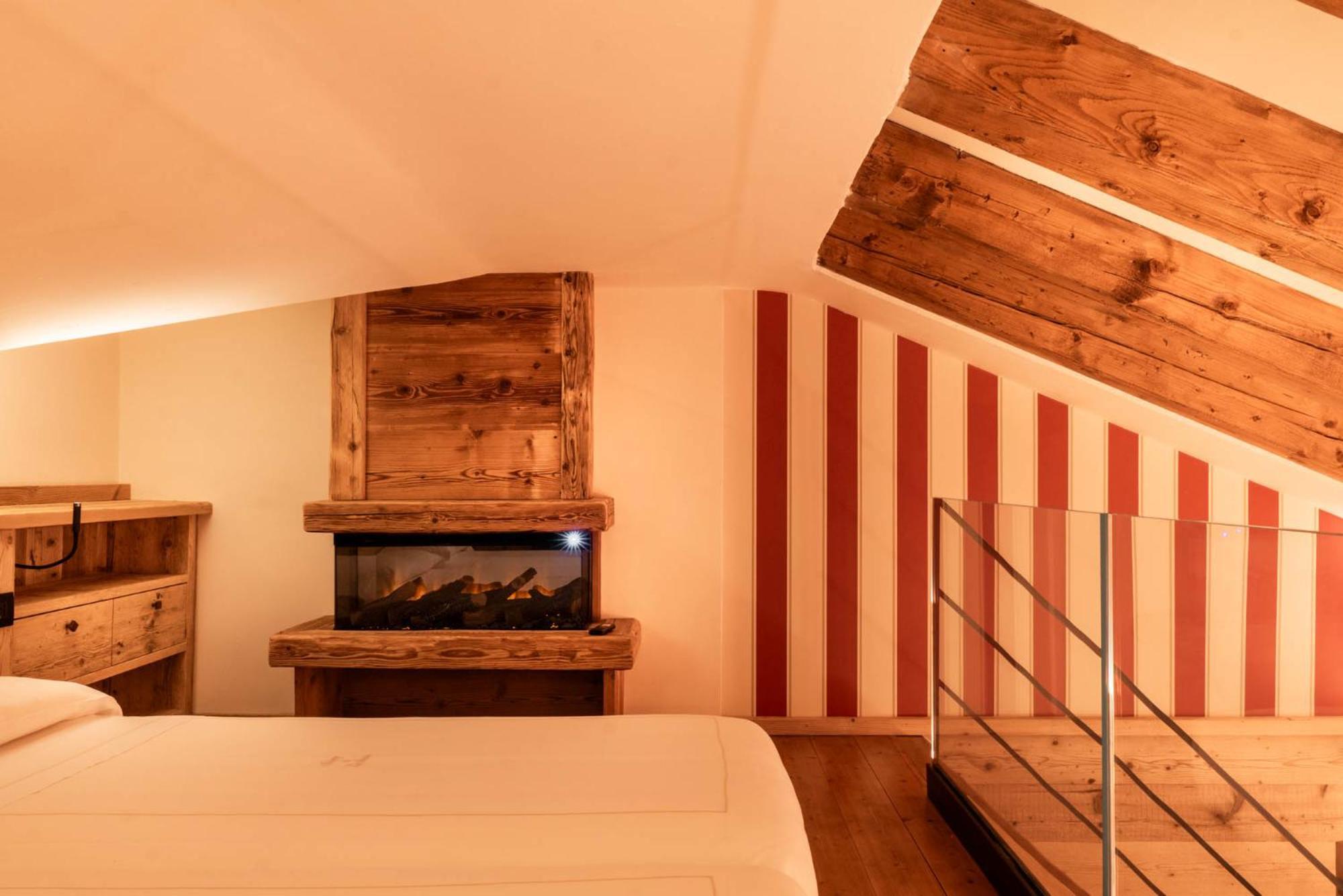 Auberge De La Maison Courmayeur Bagian luar foto
