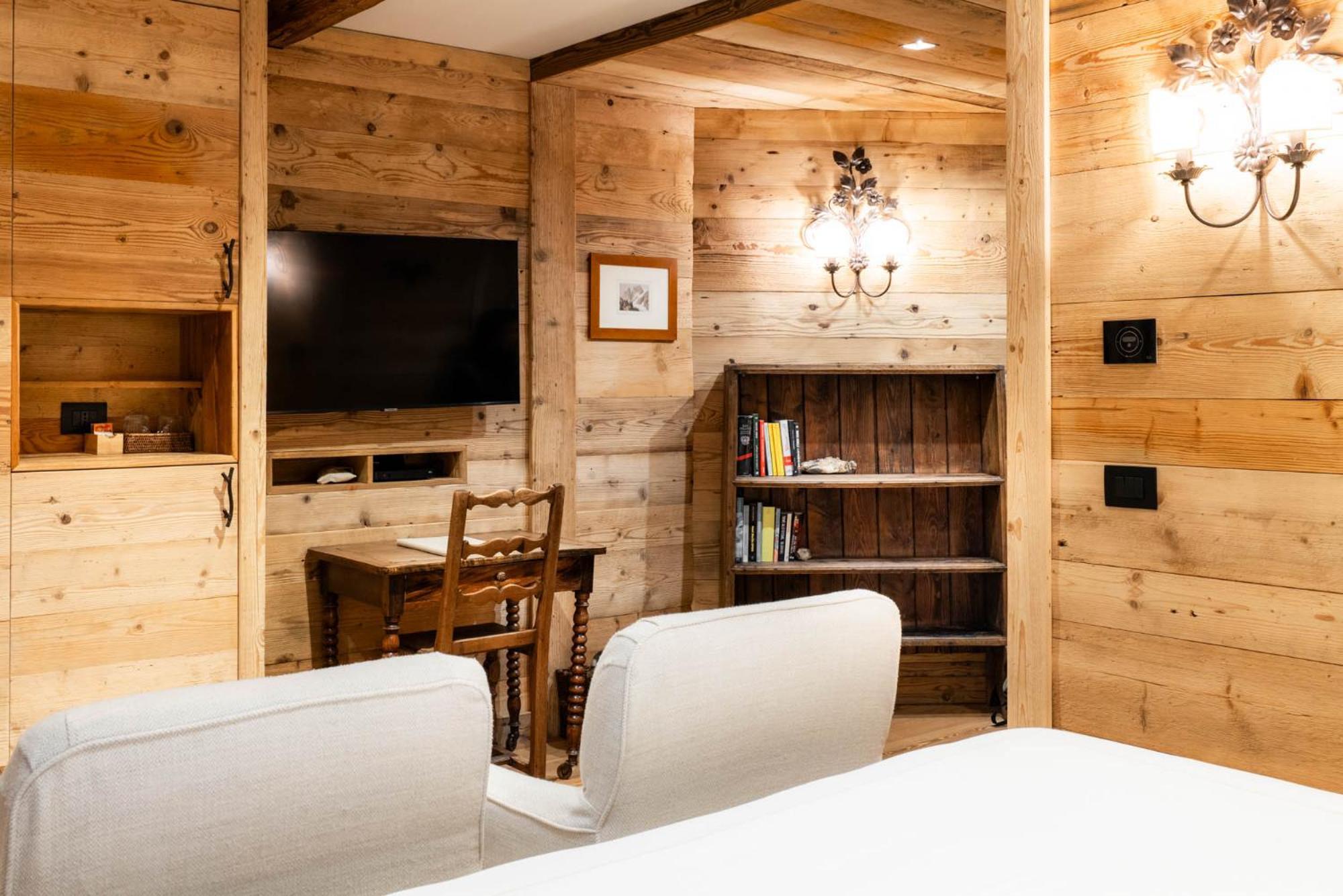 Auberge De La Maison Courmayeur Bagian luar foto